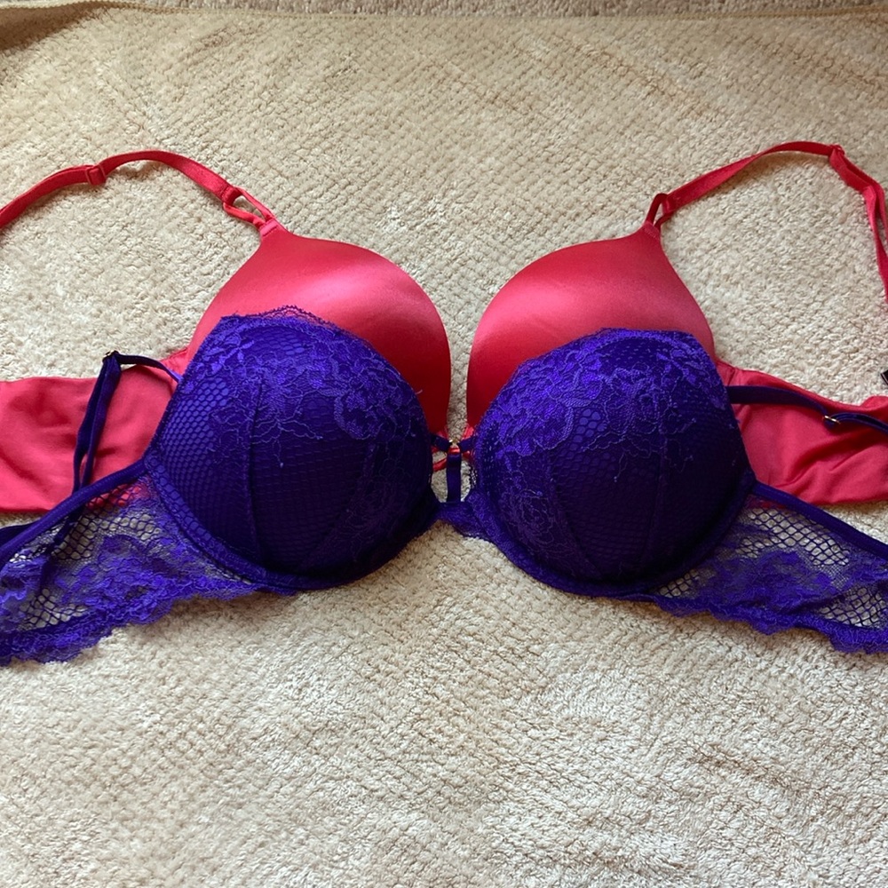 2 pairs Victoria’s Secret super sexy bombshell plunge bras- red and purple 34B